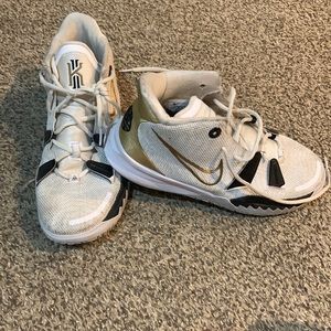Kyrie Basketball shoes